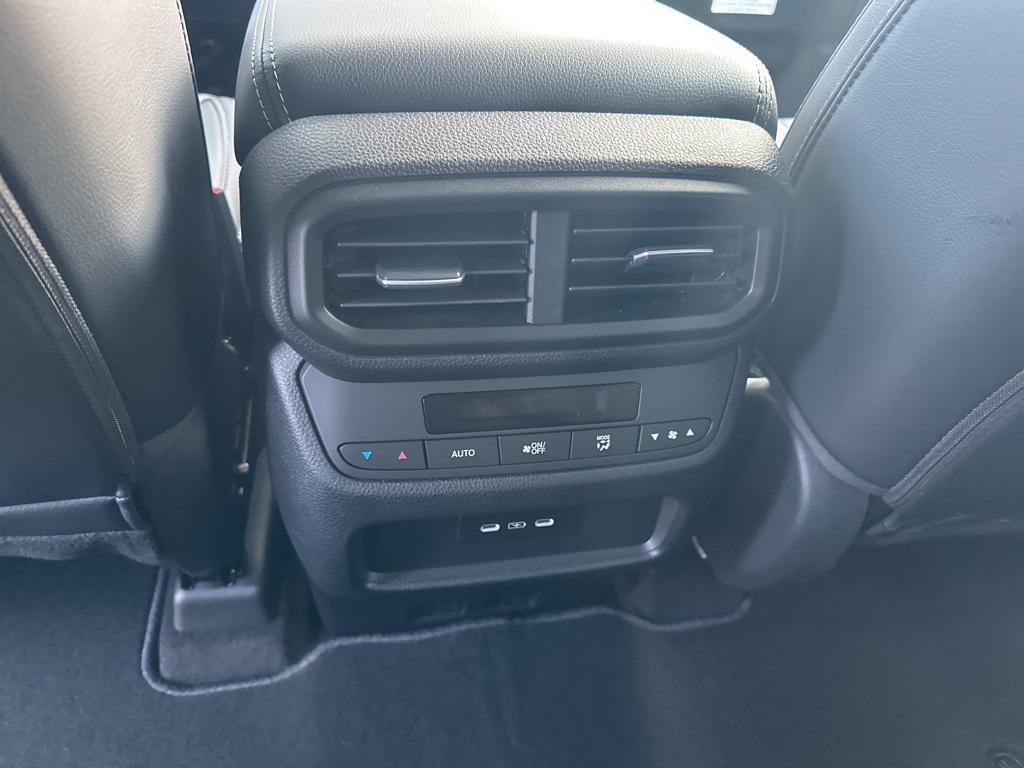 new 2025 Honda Pilot car, priced at $45,880