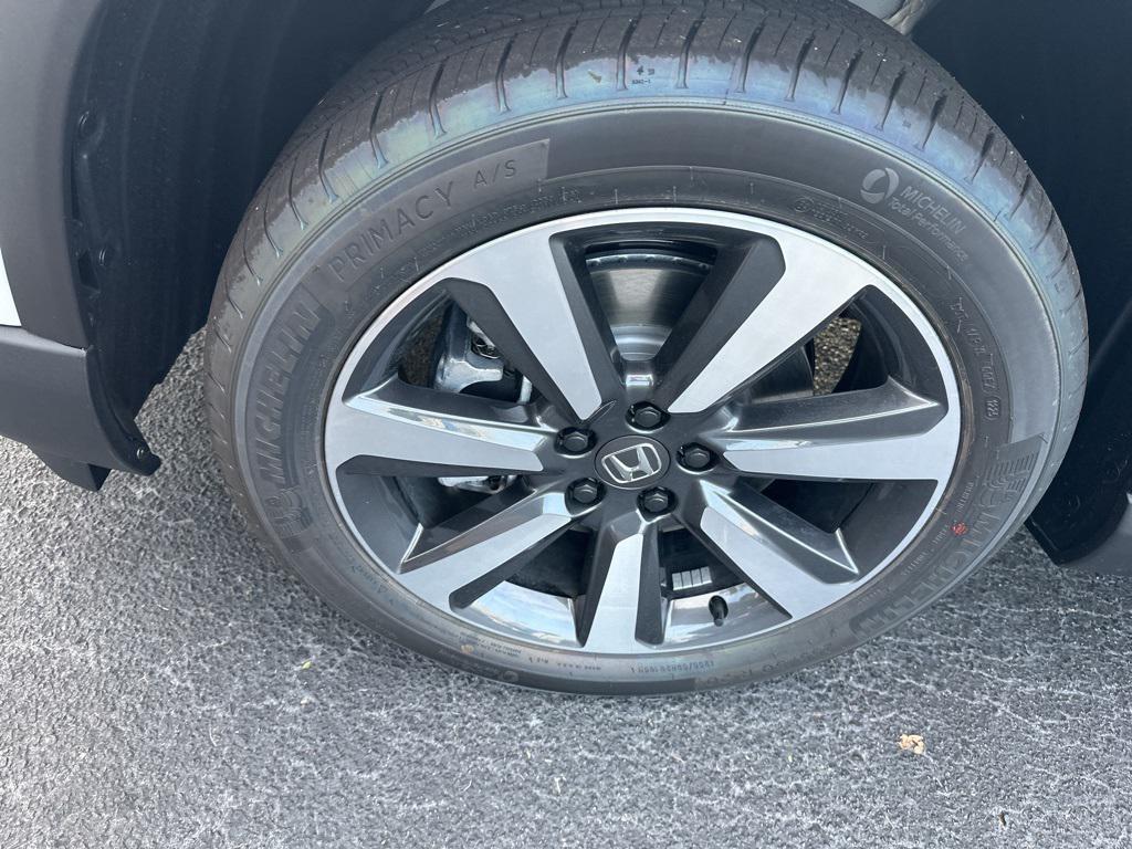new 2025 Honda Pilot car, priced at $45,880