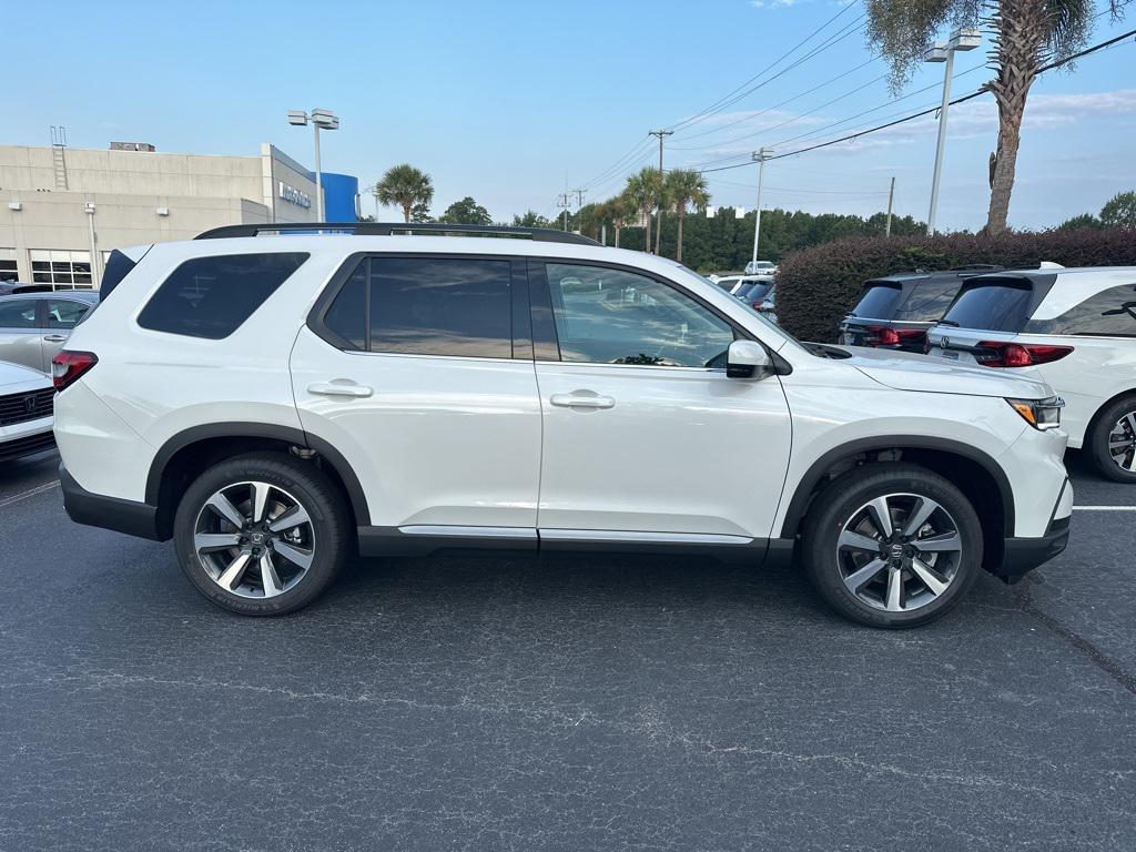 new 2025 Honda Pilot car, priced at $45,880