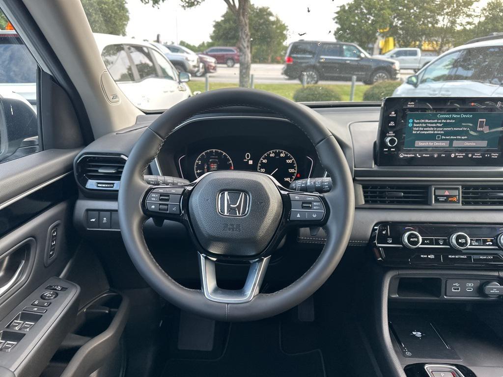 new 2025 Honda Pilot car, priced at $45,880