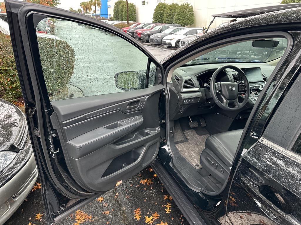 used 2025 Honda Odyssey car, priced at $39,000