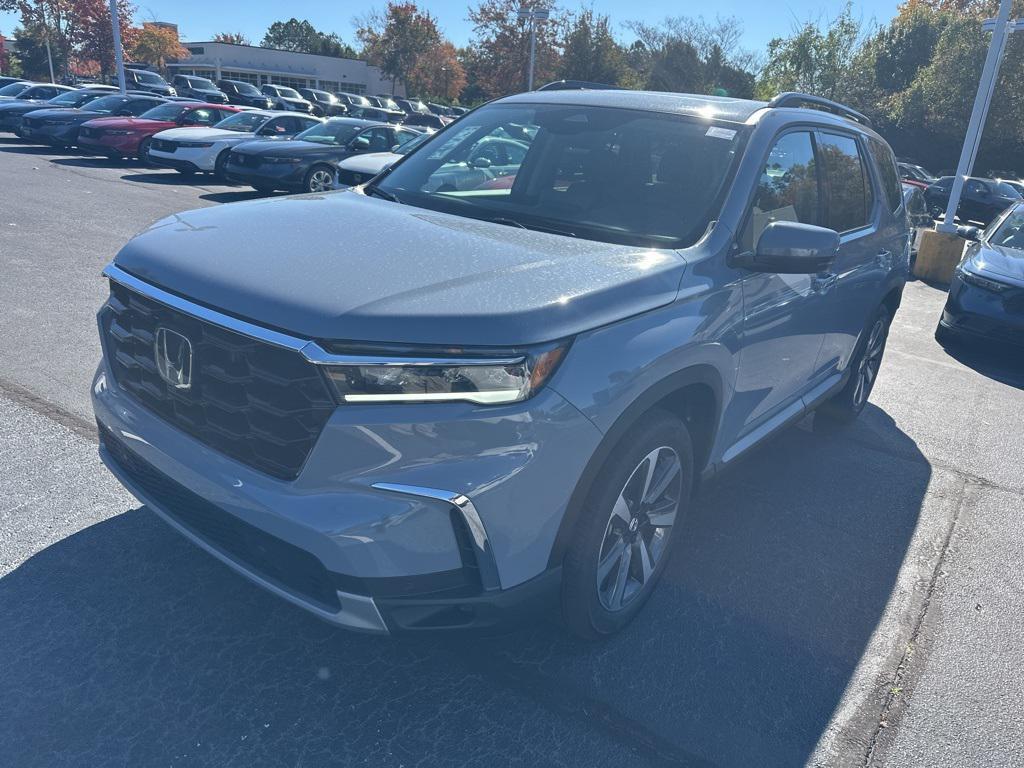 new 2025 Honda Pilot car, priced at $45,880