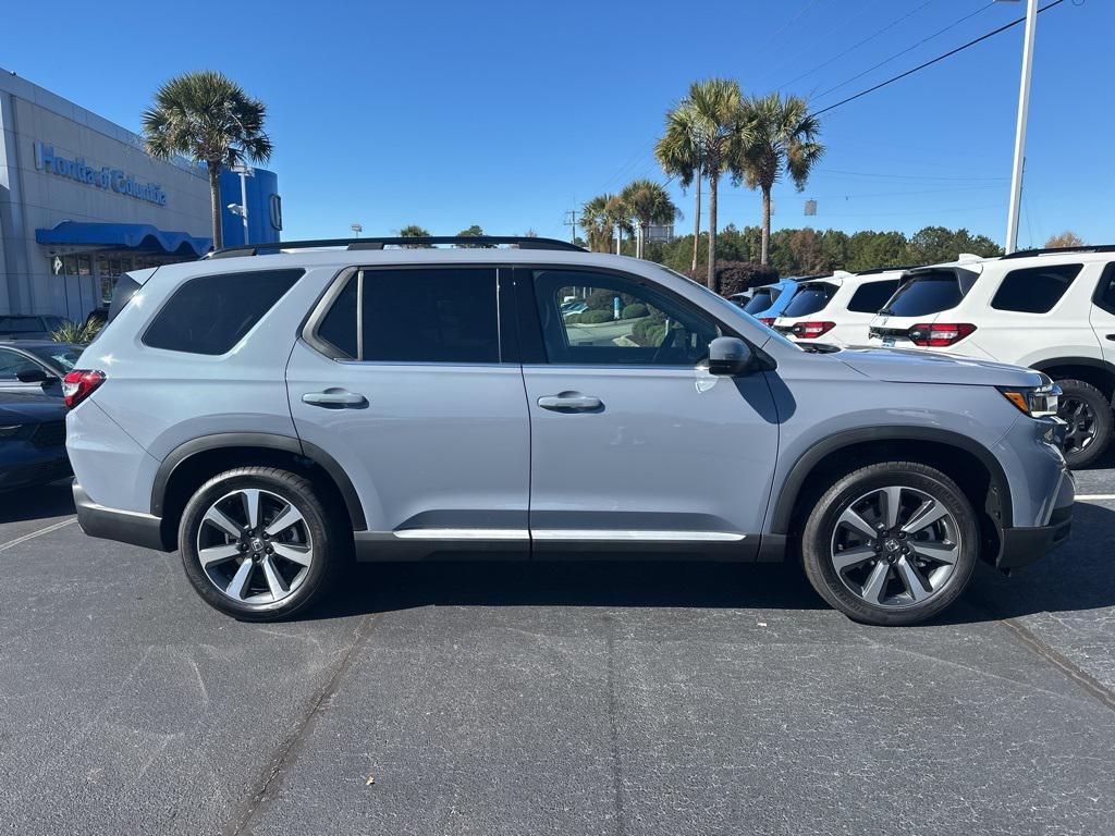 new 2025 Honda Pilot car, priced at $45,880