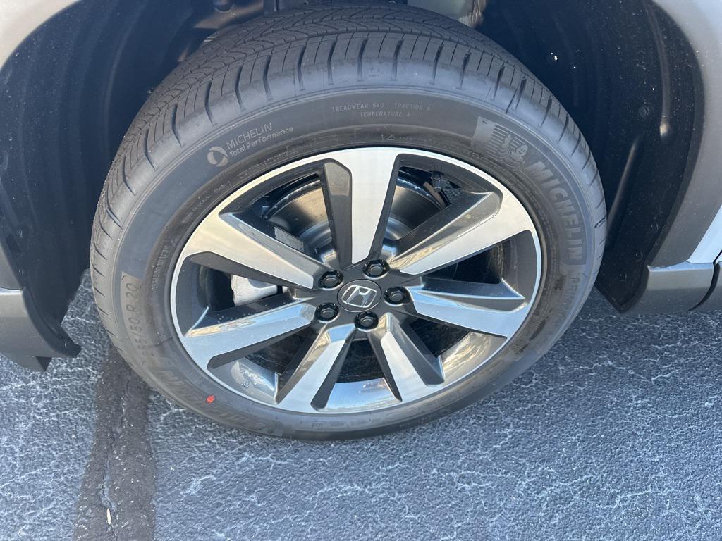 new 2025 Honda Pilot car, priced at $45,880