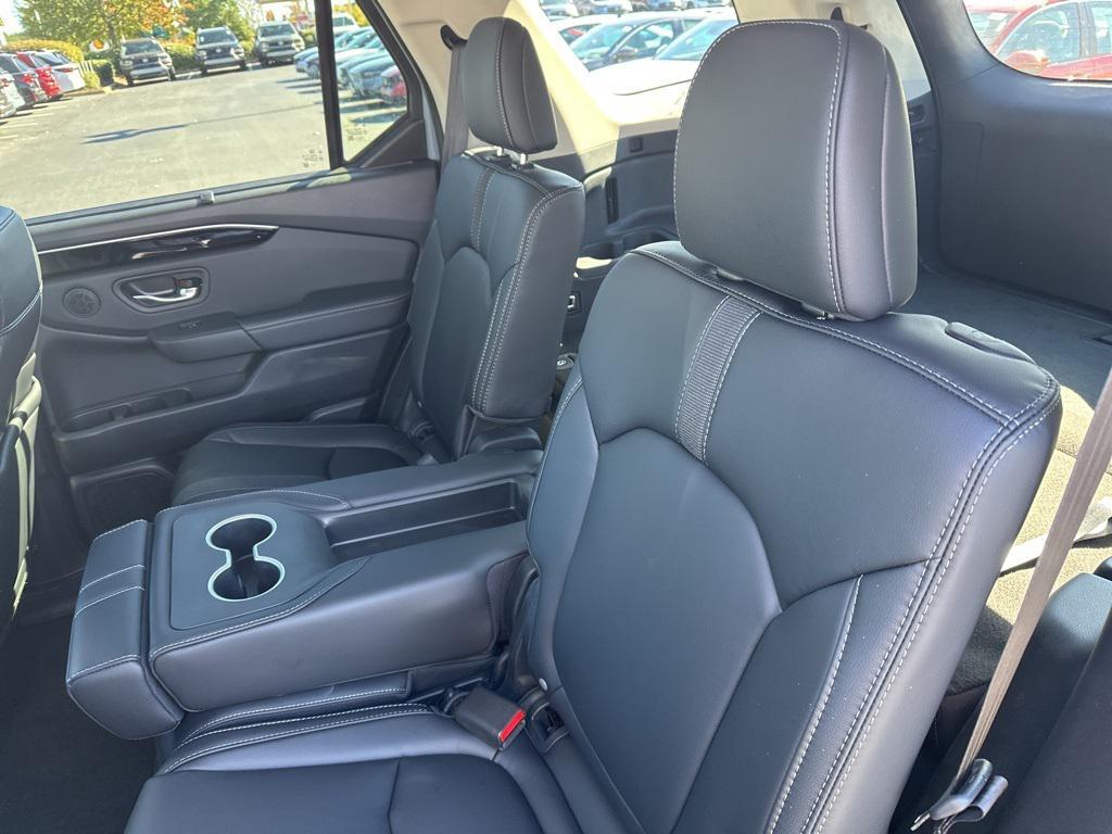 new 2025 Honda Pilot car, priced at $45,880