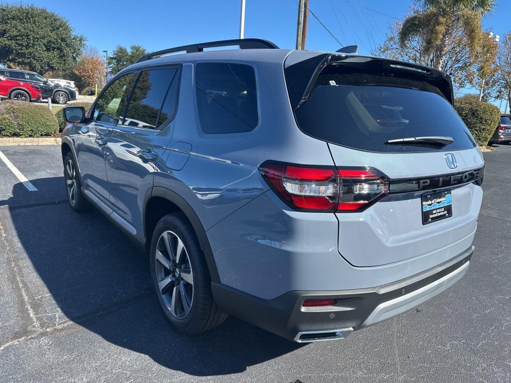 new 2025 Honda Pilot car, priced at $45,880