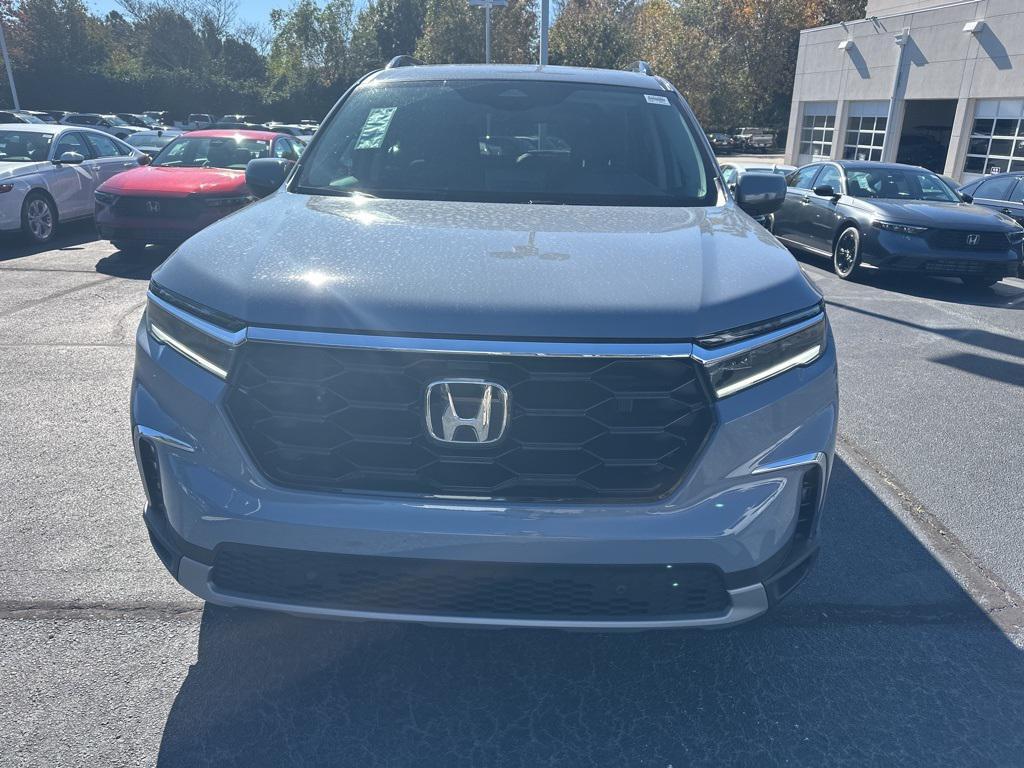 new 2025 Honda Pilot car, priced at $45,880