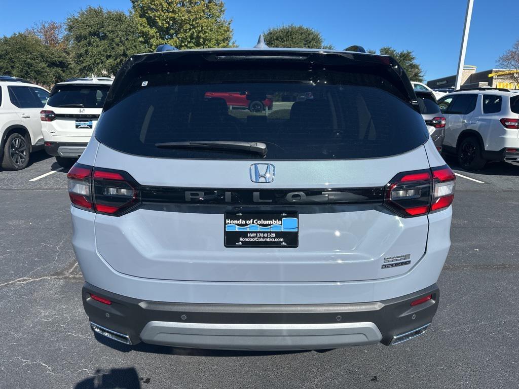 new 2025 Honda Pilot car, priced at $45,880