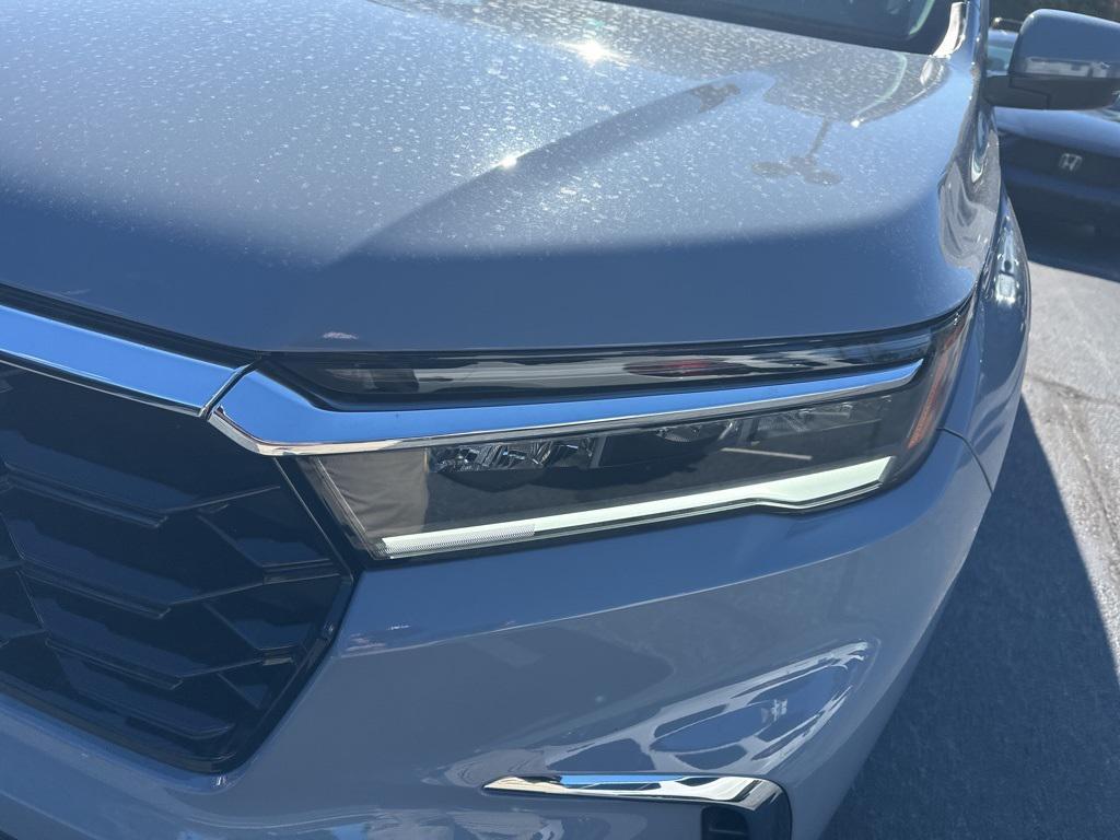 new 2025 Honda Pilot car, priced at $45,880