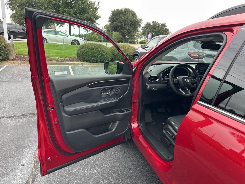 new 2025 Honda Pilot car, priced at $50,964