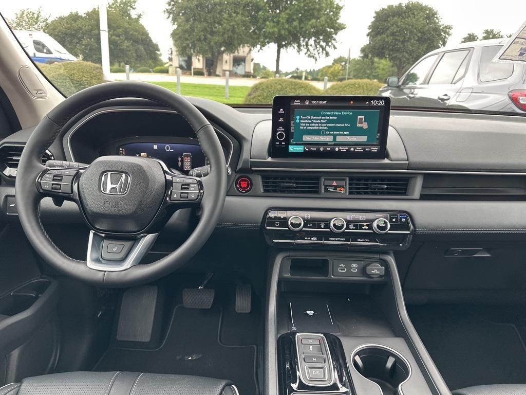 new 2025 Honda Pilot car, priced at $50,964