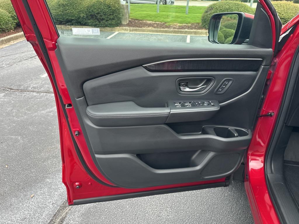 new 2025 Honda Pilot car, priced at $50,964