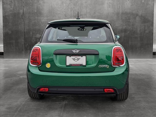 new 2024 MINI SE Hardtop car, priced at $35,220