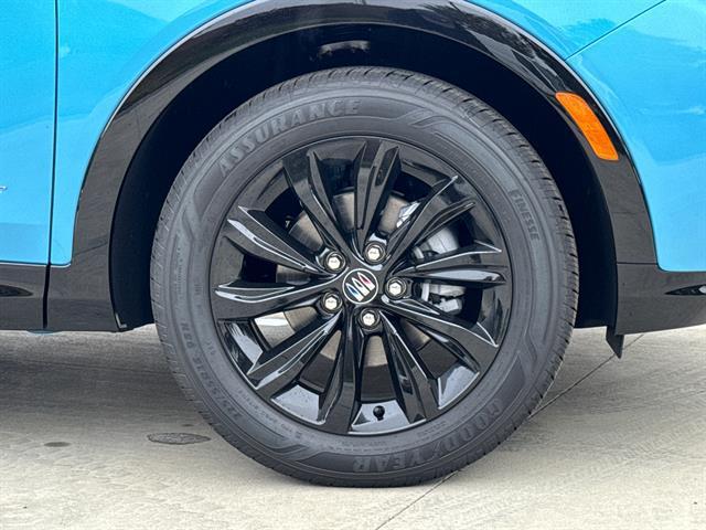 new 2025 Buick Envista car, priced at $29,374