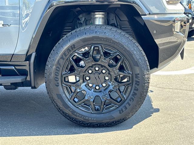 new 2025 GMC HUMMER EV Pickup car, priced at $99,820