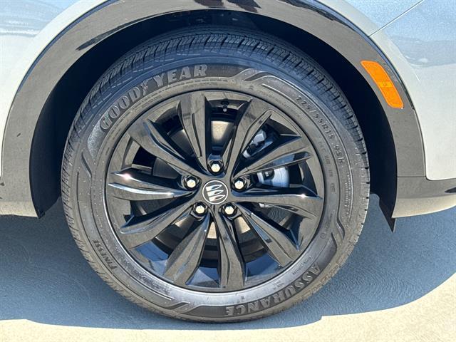 new 2025 Buick Envista car, priced at $27,985