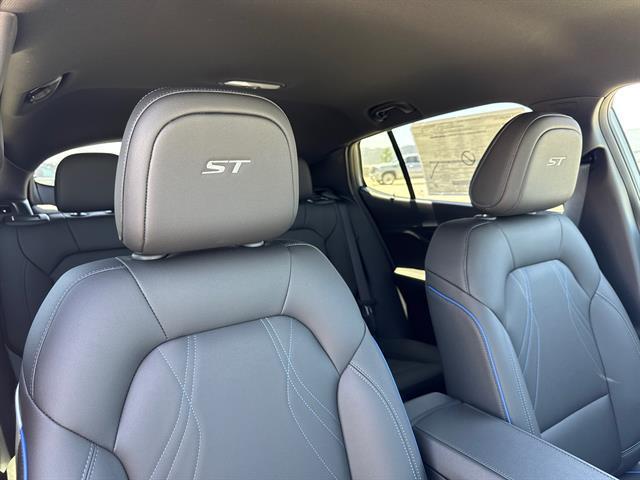 new 2025 Buick Envista car, priced at $27,985