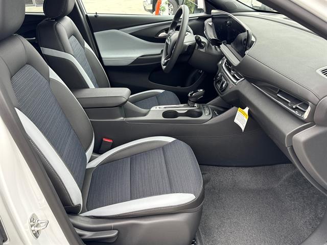 new 2025 Buick Envista car, priced at $26,684