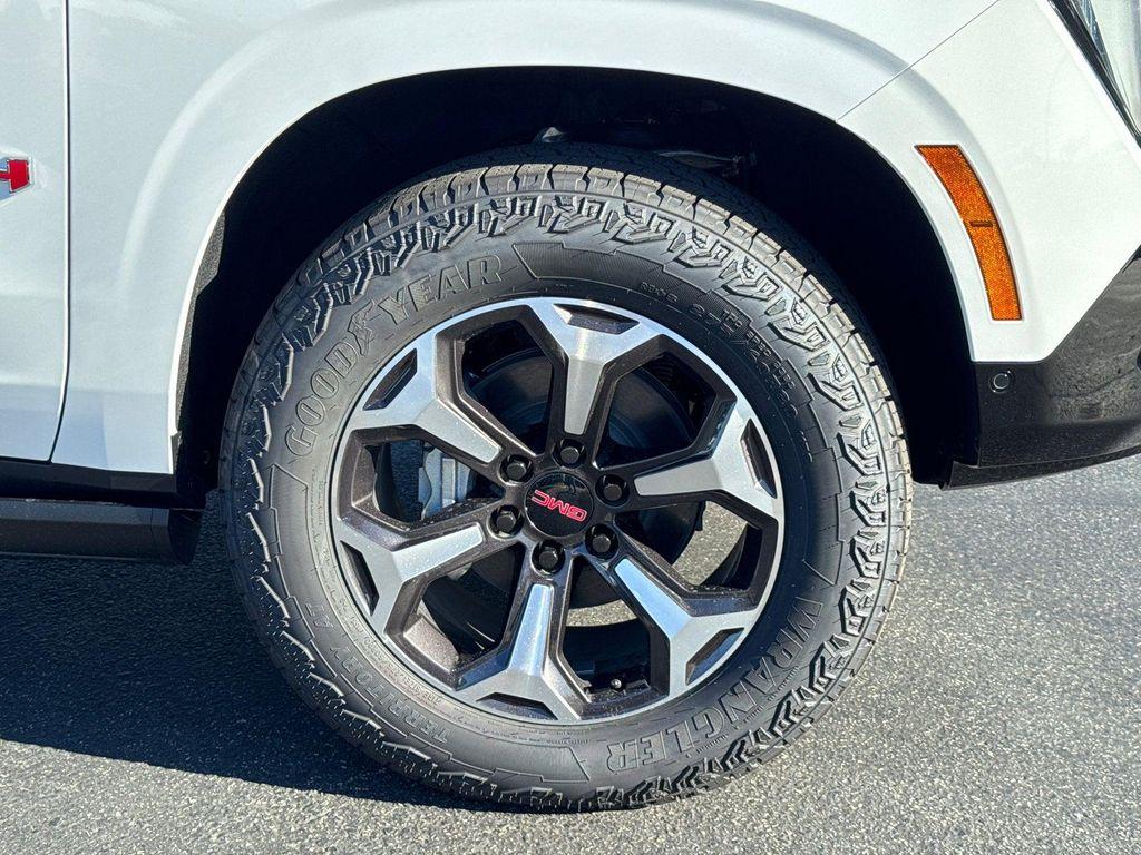 new 2025 GMC Yukon car, priced at $95,137