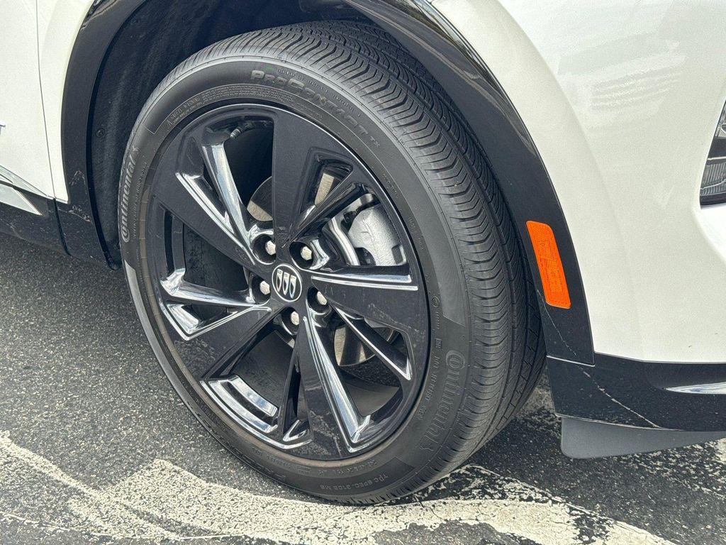 used 2025 Buick Envision car, priced at $34,520