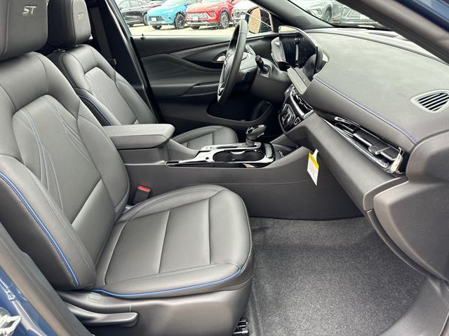new 2025 Buick Envista car, priced at $29,374