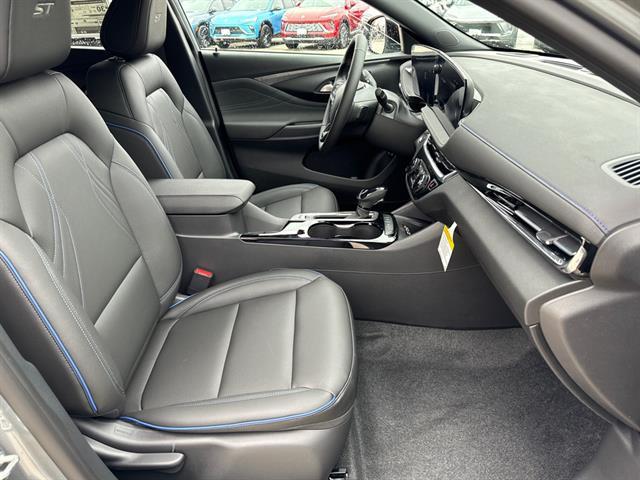 new 2025 Buick Envista car, priced at $29,374