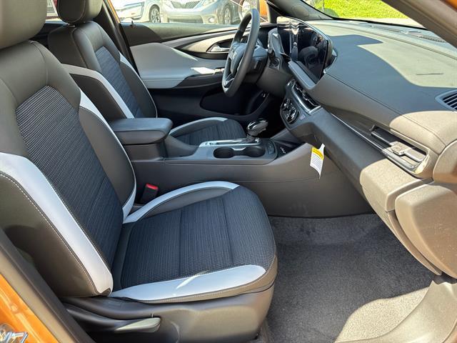 new 2025 Buick Envista car, priced at $27,179