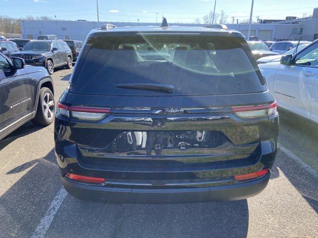 new 2025 Jeep Grand Cherokee car, priced at $43,295