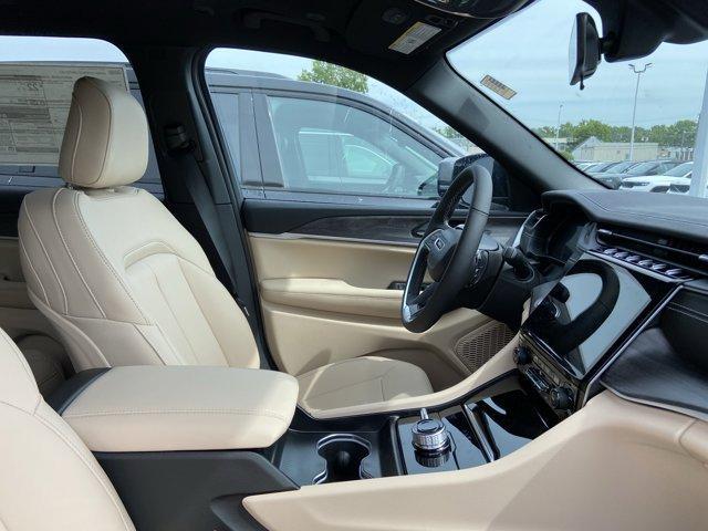 new 2025 Jeep Grand Cherokee car, priced at $43,802