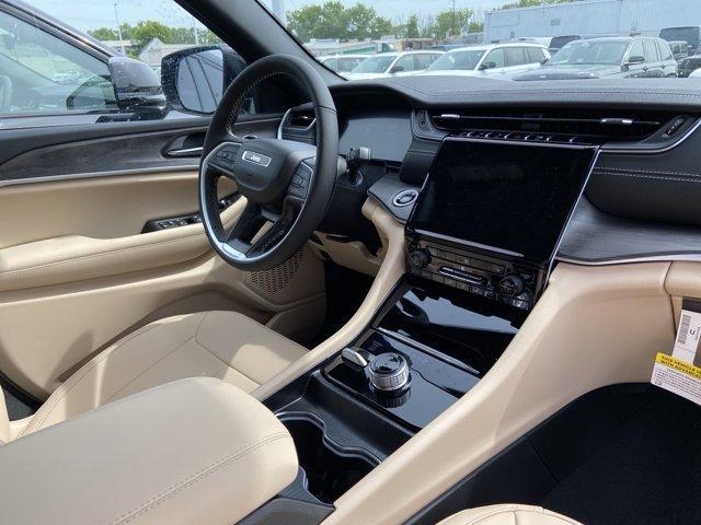new 2025 Jeep Grand Cherokee car, priced at $43,802