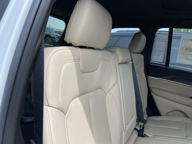 new 2025 Jeep Grand Cherokee car, priced at $43,802
