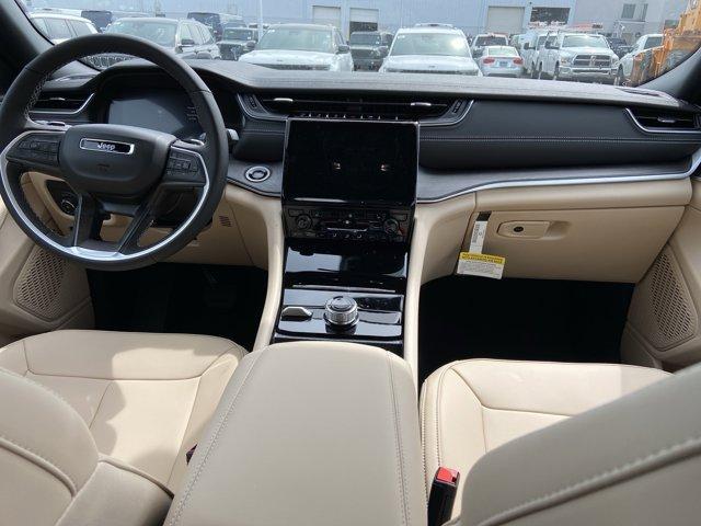 new 2025 Jeep Grand Cherokee car, priced at $43,802