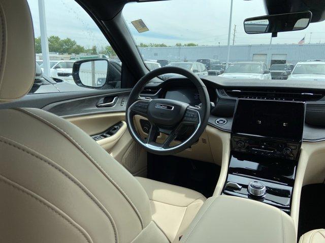 new 2025 Jeep Grand Cherokee car, priced at $43,802