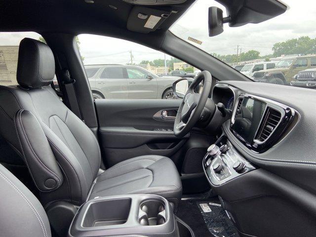 new 2025 Chrysler Pacifica car, priced at $44,959