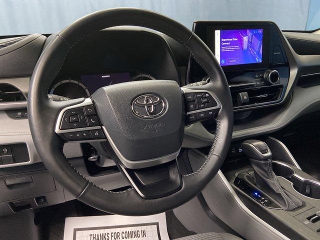 used 2023 Toyota Highlander car, priced at $33,999
