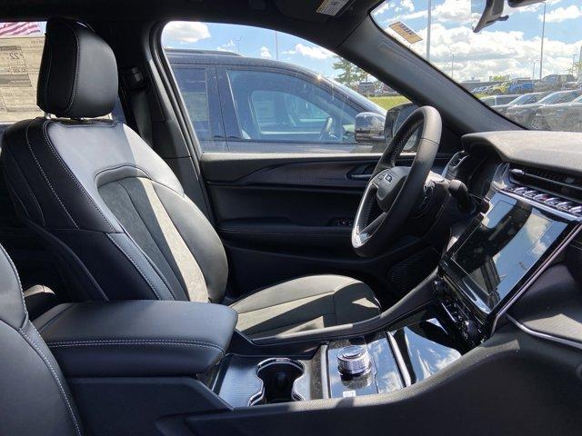 new 2025 Jeep Grand Cherokee car, priced at $43,012