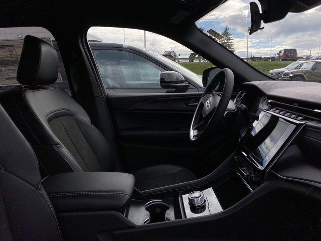 new 2025 Jeep Grand Cherokee car, priced at $42,144