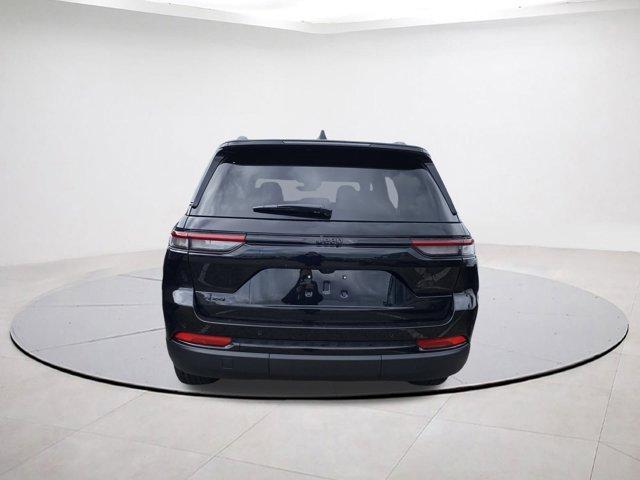 new 2025 Jeep Grand Cherokee car, priced at $42,144