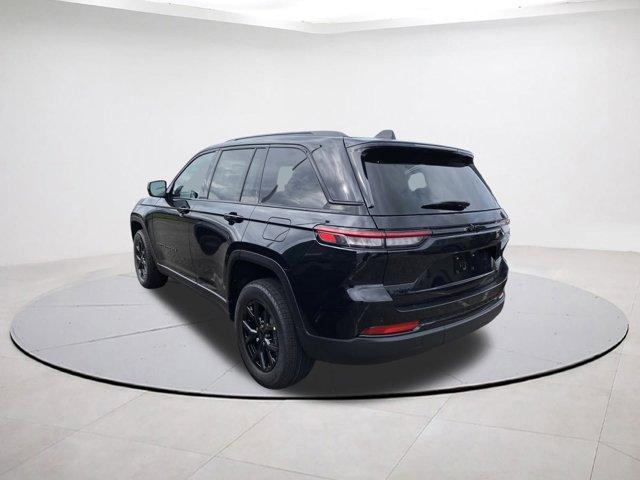 new 2025 Jeep Grand Cherokee car, priced at $42,144