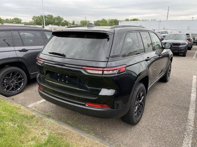 new 2025 Jeep Grand Cherokee car, priced at $43,012