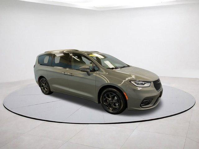 used 2022 Chrysler Pacifica Hybrid car, priced at $32,499
