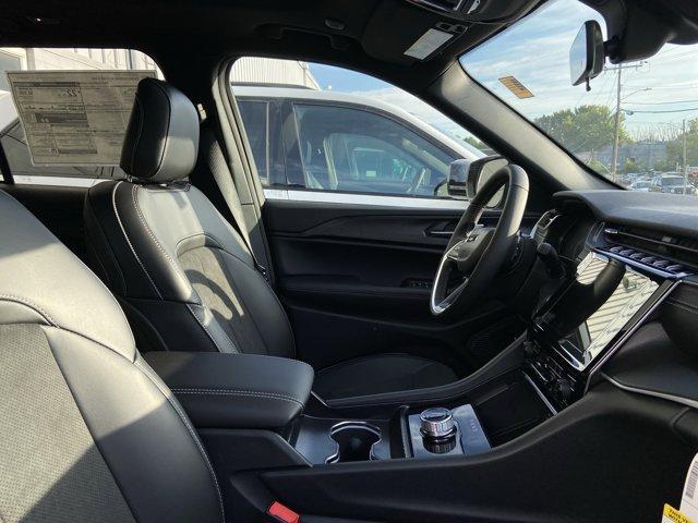 new 2025 Jeep Grand Cherokee car, priced at $41,577