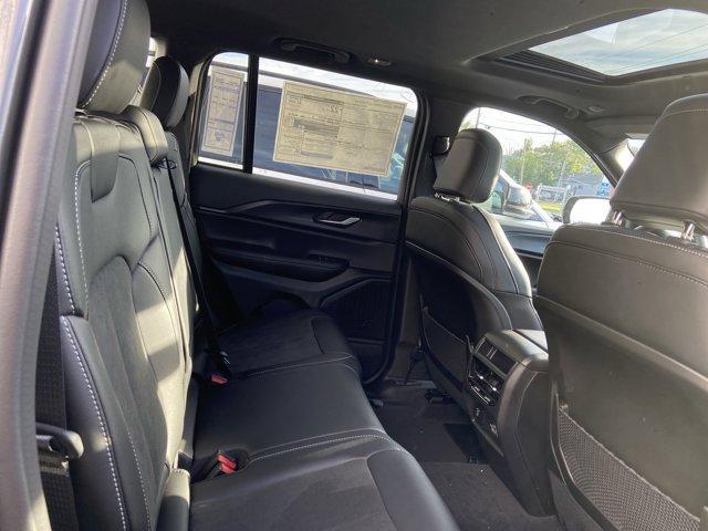 new 2025 Jeep Grand Cherokee car, priced at $41,577