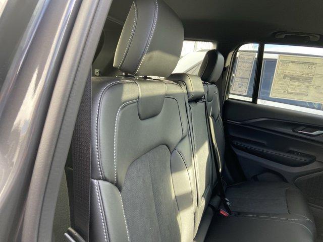 new 2025 Jeep Grand Cherokee car, priced at $41,577