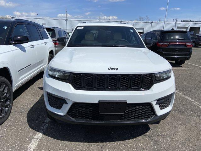 new 2025 Jeep Grand Cherokee car, priced at $47,120