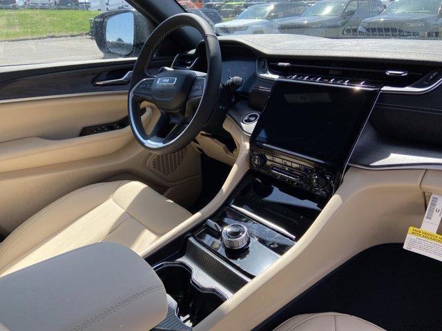 new 2025 Jeep Grand Cherokee car, priced at $47,120