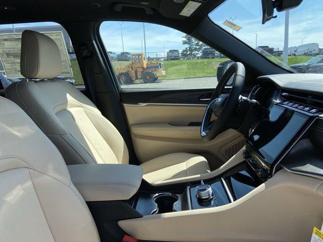 new 2025 Jeep Grand Cherokee car, priced at $47,120