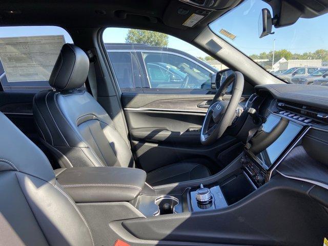 new 2025 Jeep Grand Cherokee car, priced at $45,760