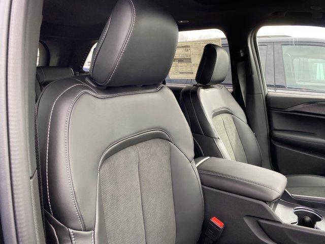 new 2025 Jeep Grand Cherokee car, priced at $41,676