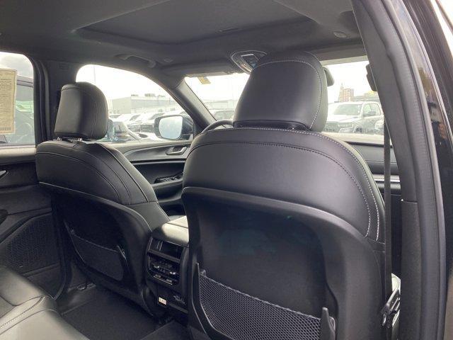 new 2025 Jeep Grand Cherokee car, priced at $41,676